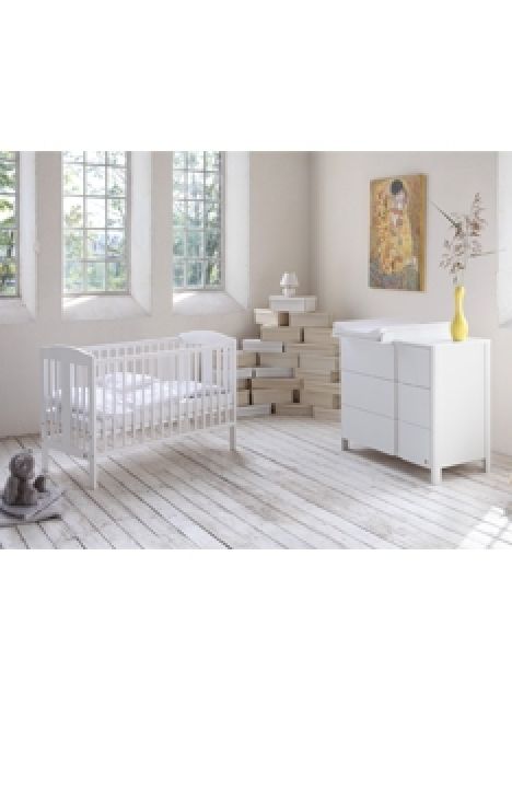 WHITE YappyQu baby cot and YappyClassic dresser