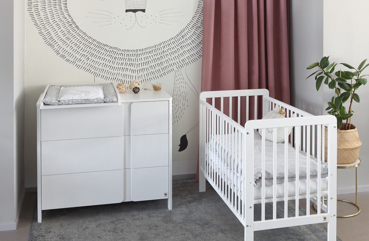  WHITE YappyUno baby cot and YappyClassic dresser
