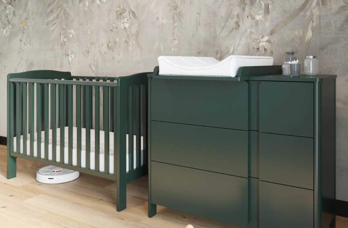  GREEN Limited YappyQu baby cot and YappyClassic dresser