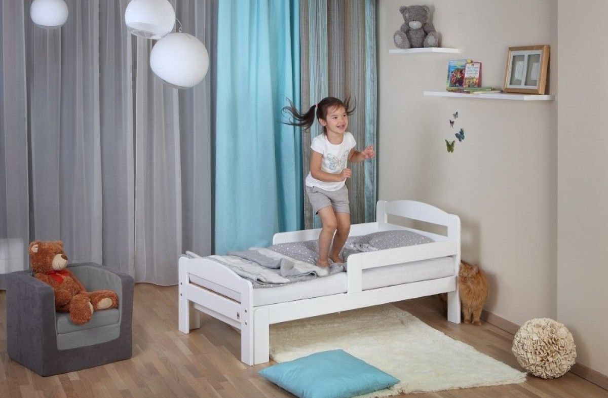  WHITE YappyGrow toddler bed extendable and YappyClassic dresser